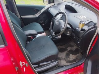2005 Toyota Vitz II (XP90), красный, 345000 рублей, вид 1