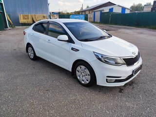 2016 Kia Rio III Рестайлинг, белый, 1100000 рублей, вид 4