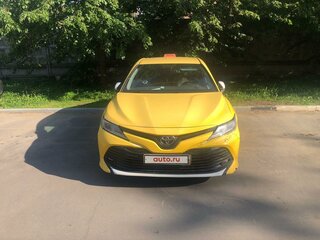 2020 Toyota Camry VIII (XV70), жёлтый, 2050000 рублей, вид 3