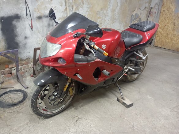 2001 Suzuki GSX-R 1000, красный, 600000 рублей