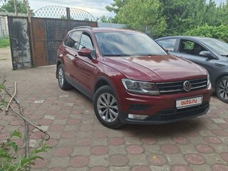 2017 Volkswagen Tiguan II, красный, 1800000 рублей, вид 3