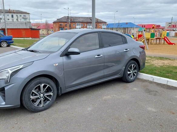 2020 Kia Rio IV, серый, 1450000 рублей - вид 3