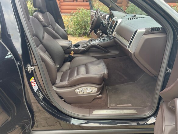 2010 Porsche Cayenne Diesel II (958), чёрный, 3000000 рублей - вид 28