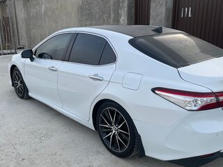 2018 Toyota Camry VIII (XV70), белый, 2900000 рублей, вид 3
