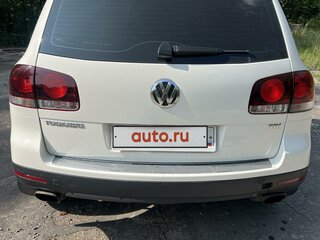 2010 Volkswagen Touareg I Рестайлинг, белый, 1690000 рублей, вид 4