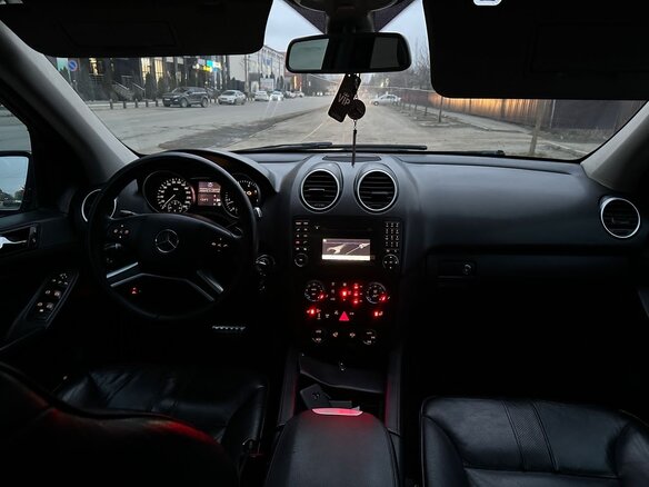 2008 Mercedes-Benz M-Класс 350 II (W164) Рестайлинг, чёрный, 1170000 рублей - вид 5
