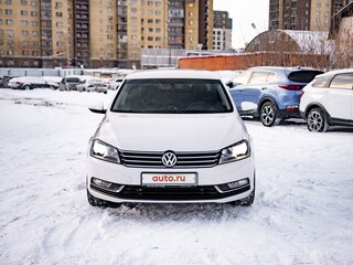 2011 Volkswagen Passat B7, белый, 1090000 рублей, вид 2