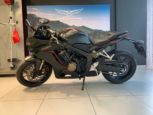 2021 Honda CBR 650R, чёрный - вид 1
