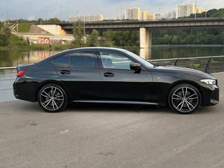 2022 BMW 3 серии 320d xDrive VII (G2x) Рестайлинг, чёрный, 5500000 рублей, вид 2