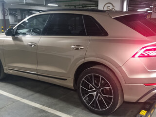 2019 Audi Q8 55 TFSI I (4M), бежевый, 5590000 рублей, вид 4
