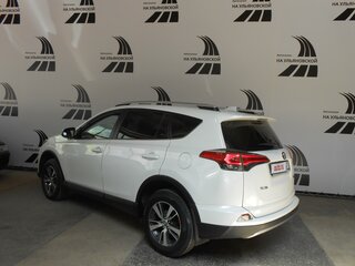 2017 Toyota RAV4 IV (XA40) Рестайлинг, белый, 2290000 рублей, вид 4