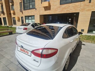 2015 Ford Fiesta Mk6 Рестайлинг, белый, 899999 рублей, вид 2
