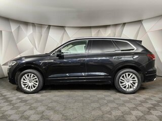 2018 Volkswagen Touareg III, чёрный, 5600000 рублей, вид 5