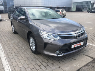 2015 Toyota Camry VII (XV50) Рестайлинг, серый, 1880000 рублей, вид 3
