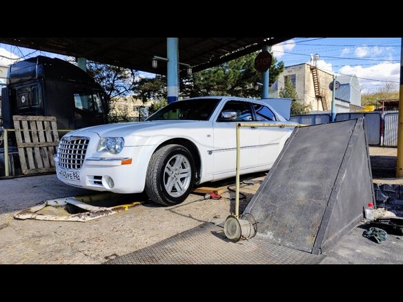 2004 Chrysler 300C I, белый, 850000 рублей - вид 27