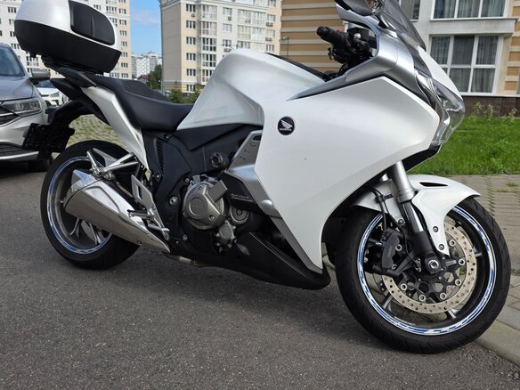 2013 Honda VFR 1200, белый, 855021 рублей