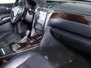 2015 Toyota Camry VII (XV50) Рестайлинг, белый, 2100000 рублей, вид 5