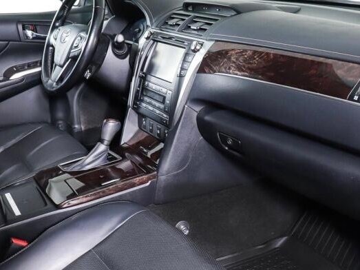 2015 Toyota Camry VII (XV50) Рестайлинг, белый, 2100000 рублей - вид 4