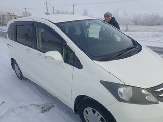 2010 Honda Freed I, белый, 1300000 рублей, вид 4