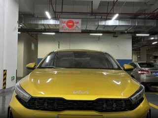 2024 Kia K3 II (China Market) Рестайлинг, золотистый, 1720000 рублей, вид 3