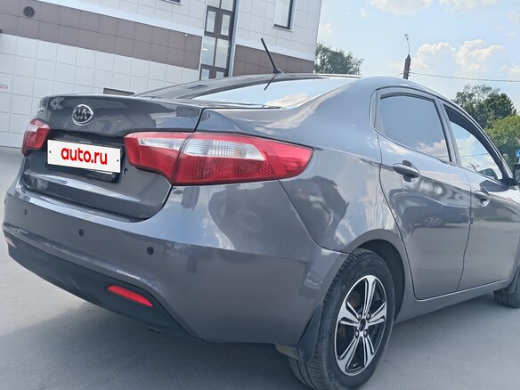 2011 Kia Rio III, серый, 850000 рублей - вид 4