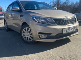 2015 Kia Rio III Рестайлинг, бежевый, 830000 рублей, вид 3