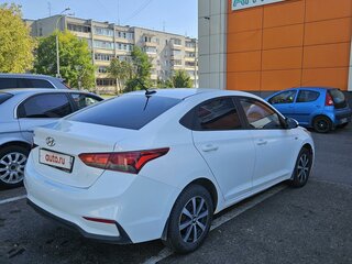 2017 Hyundai Solaris II, белый, 900000 рублей, вид 4