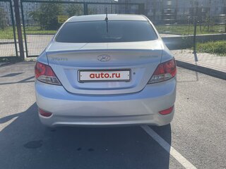 2012 Hyundai Solaris I, серебристый, 900000 рублей, вид 2