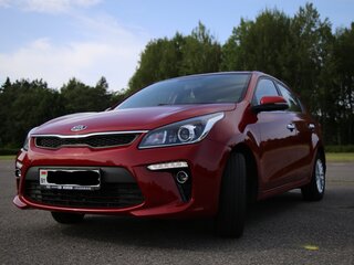 2019 Kia Rio IV, красный, 1477496 рублей, вид 3