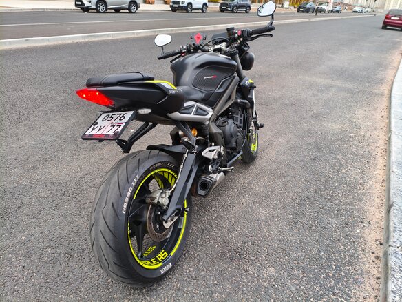 2021 Triumph Street Triple, чёрный, 700000 рублей - вид 4