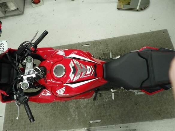 2020 Honda CB 650R, красный, 850000 рублей - вид 8