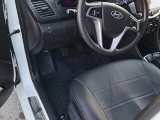 2013 Hyundai Solaris I, белый, 860000 рублей, вид 4