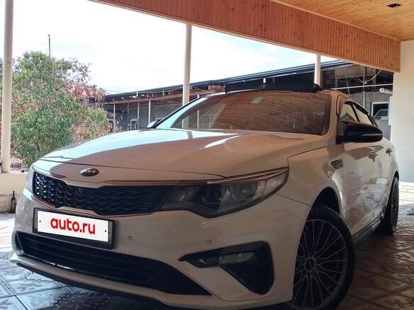 2020 Kia Optima IV Рестайлинг, белый, 1680000 рублей - вид 1