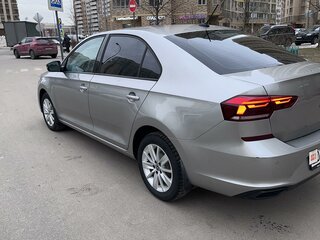 2021 Volkswagen Polo VI, серый, 1900000 рублей, вид 4
