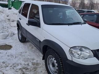 2017 Chevrolet Niva I Рестайлинг, белый, 565000 рублей, вид 2