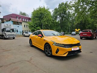 2021 Kia K5 III, жёлтый, 1375000 рублей, вид 1