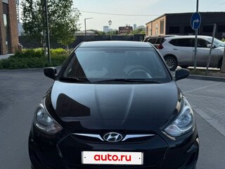2013 Hyundai Solaris I, чёрный, 690000 рублей, вид 3