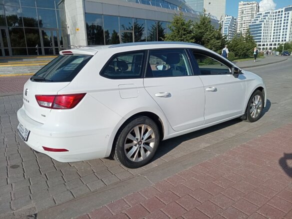 2019 SEAT Leon III Рестайлинг, белый, 1400000 рублей - вид 4