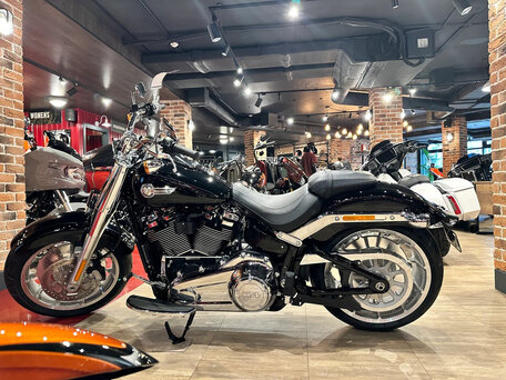2023 Harley-Davidson Fat Boy, чёрный, 3300000 рублей, вид 4