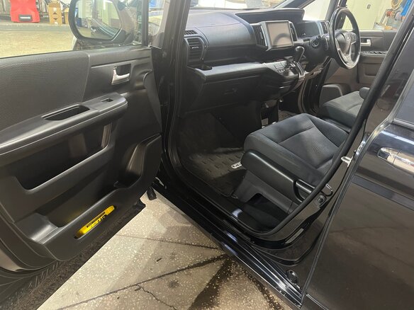 2014 Honda Stepwgn IV Рестайлинг, чёрный, 1650000 рублей - вид 18