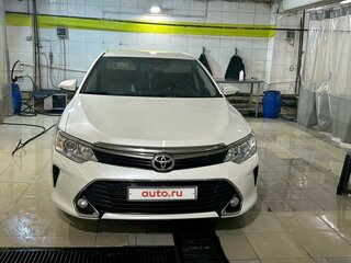 2015 Toyota Camry VII (XV50) Рестайлинг, белый, 2100000 рублей, вид 2