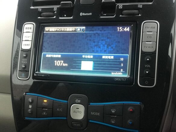 2012 Nissan Leaf (EM57) I (ZE0/AZE0), голубой, 650000 рублей - вид 5