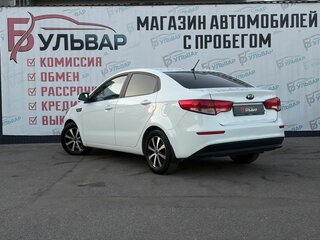 2016 Kia Rio III Рестайлинг, белый, 1010000 рублей, вид 4