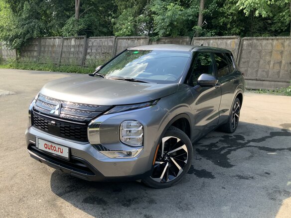 2021 Mitsubishi Outlander IV, серый, 3300000 рублей