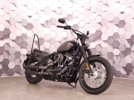 2018 Harley-Davidson Street Bob, серый, 1175000 рублей, вид 1