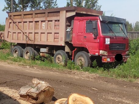 2003 Sinotruk Howo 4X2, красный, 780000 рублей, вид 4