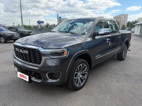 2026 Ram 1500 Crew Cab V Рестайлинг, серый, 9999999 рублей, вид 3