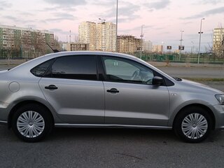 2019 Volkswagen Polo V Рестайлинг, серебристый, 1199999 рублей, вид 4