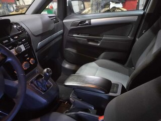 2011 Opel Zafira B Рестайлинг, серебристый, 1250000 рублей, вид 2