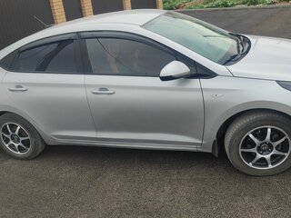 2017 Hyundai Solaris II, серебристый, 1250000 рублей, вид 4